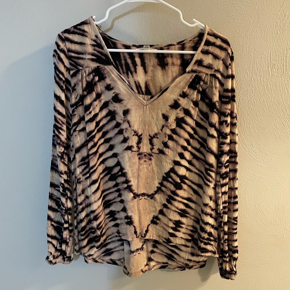 Billabong Black and Tan Ombre Tie Dye Long Sleeve V Neck